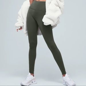 Alo Leggings . Desert Cactus